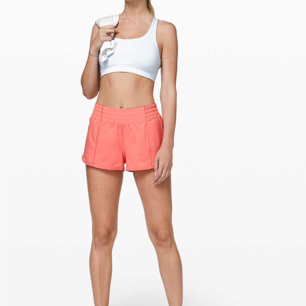 Lululemon Hotty Hot 2.5” Coral Athletic Shorts size 6 - NWOT